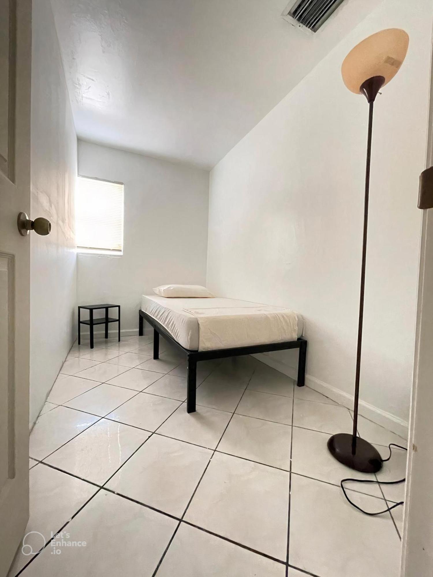 Ludge By Miami Airport Hostel Exterior photo