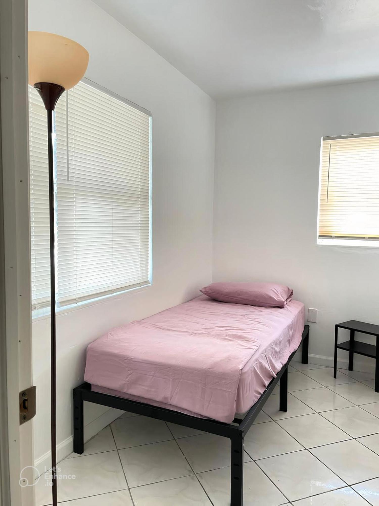 Ludge By Miami Airport Hostel Exterior photo