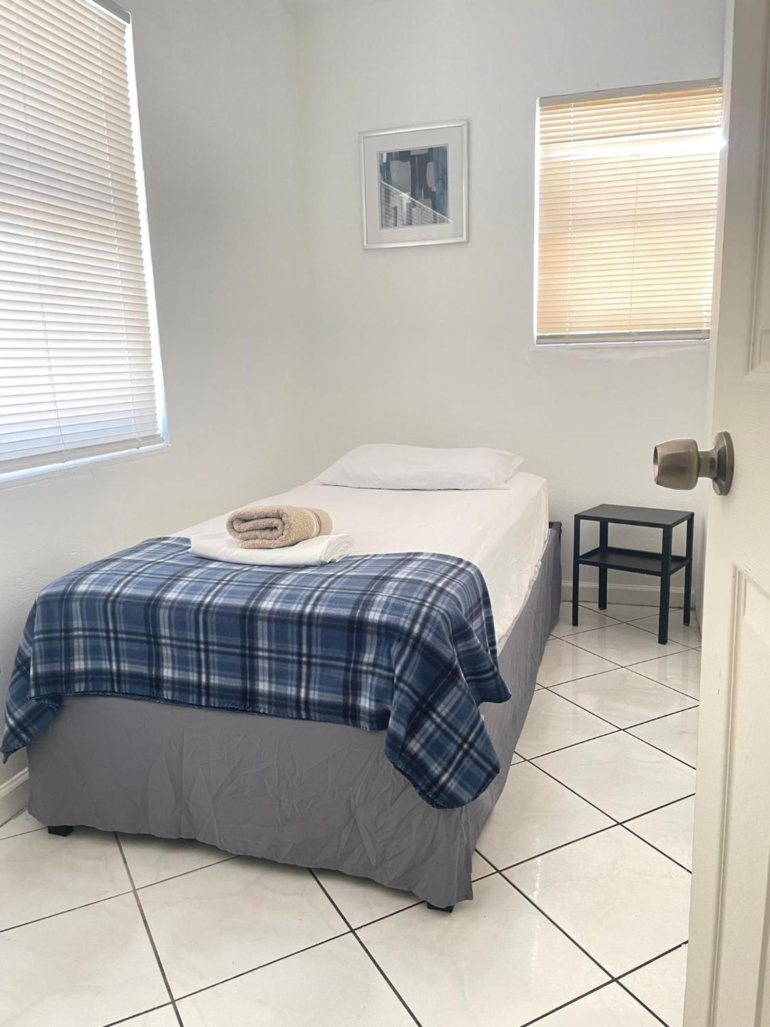 Ludge By Miami Airport Hostel Exterior photo