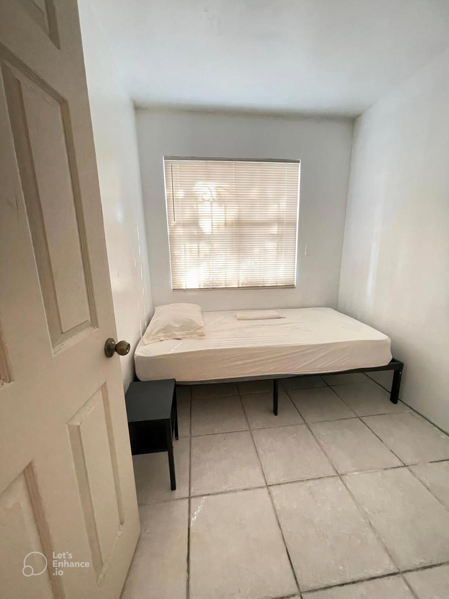 Ludge By Miami Airport Hostel Exterior photo