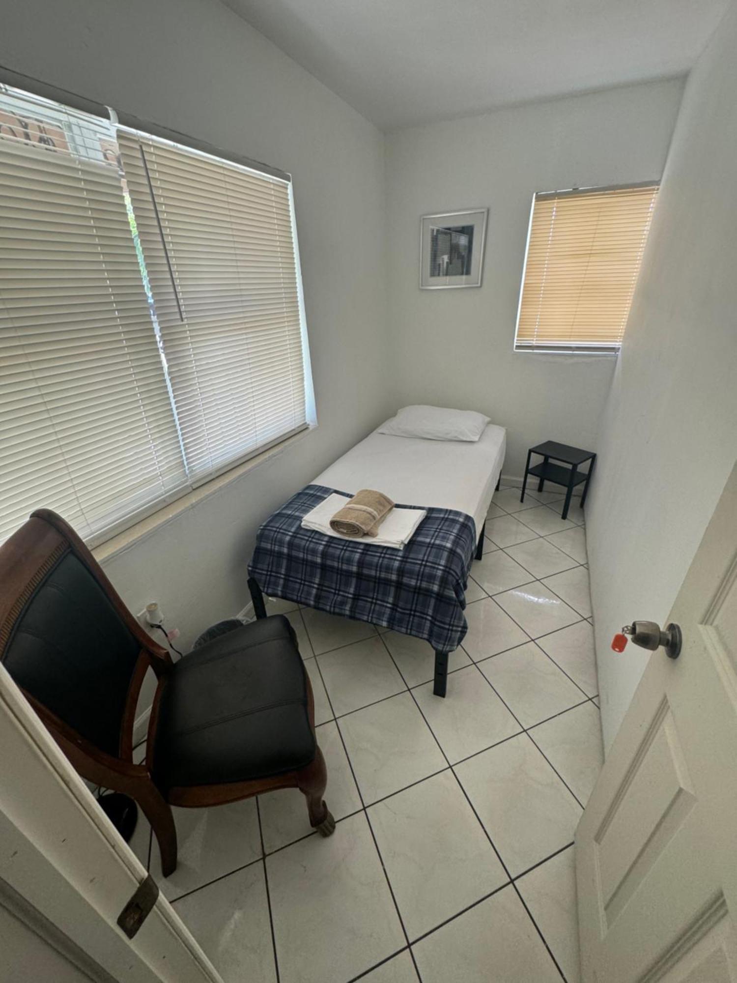Ludge By Miami Airport Hostel Exterior photo