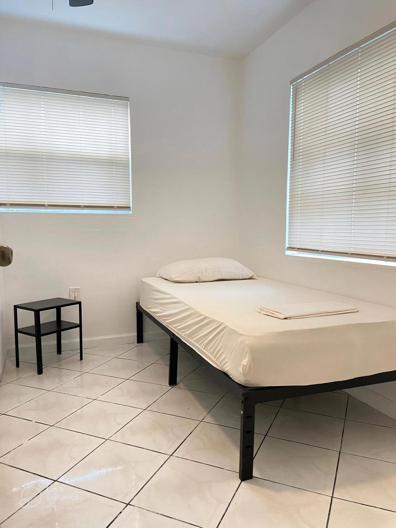 Ludge By Miami Airport Hostel Exterior photo