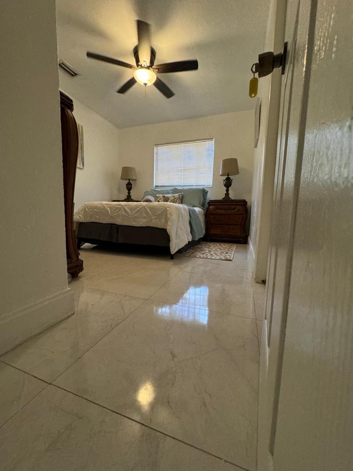 Ludge By Miami Airport Hostel Exterior photo